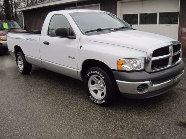 2002 Dodge Ram Pickup 1500 2dr Regular Cab ST 2WD LB